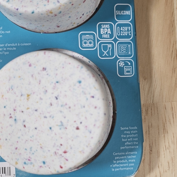 New✨️Confetti Muffin Pan - Picture 6 of 7